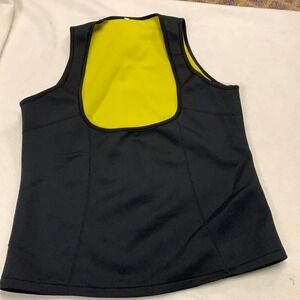 Camo Hot Shaper XL. EUC. Size XL. Black and gold